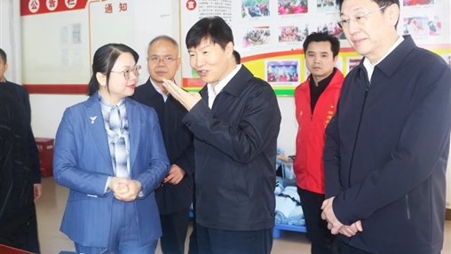 廣西壯族自治區黨委委員、常委、副書(shū)記劉小明蒞臨百裕集團環(huán)江車(chē)間調研